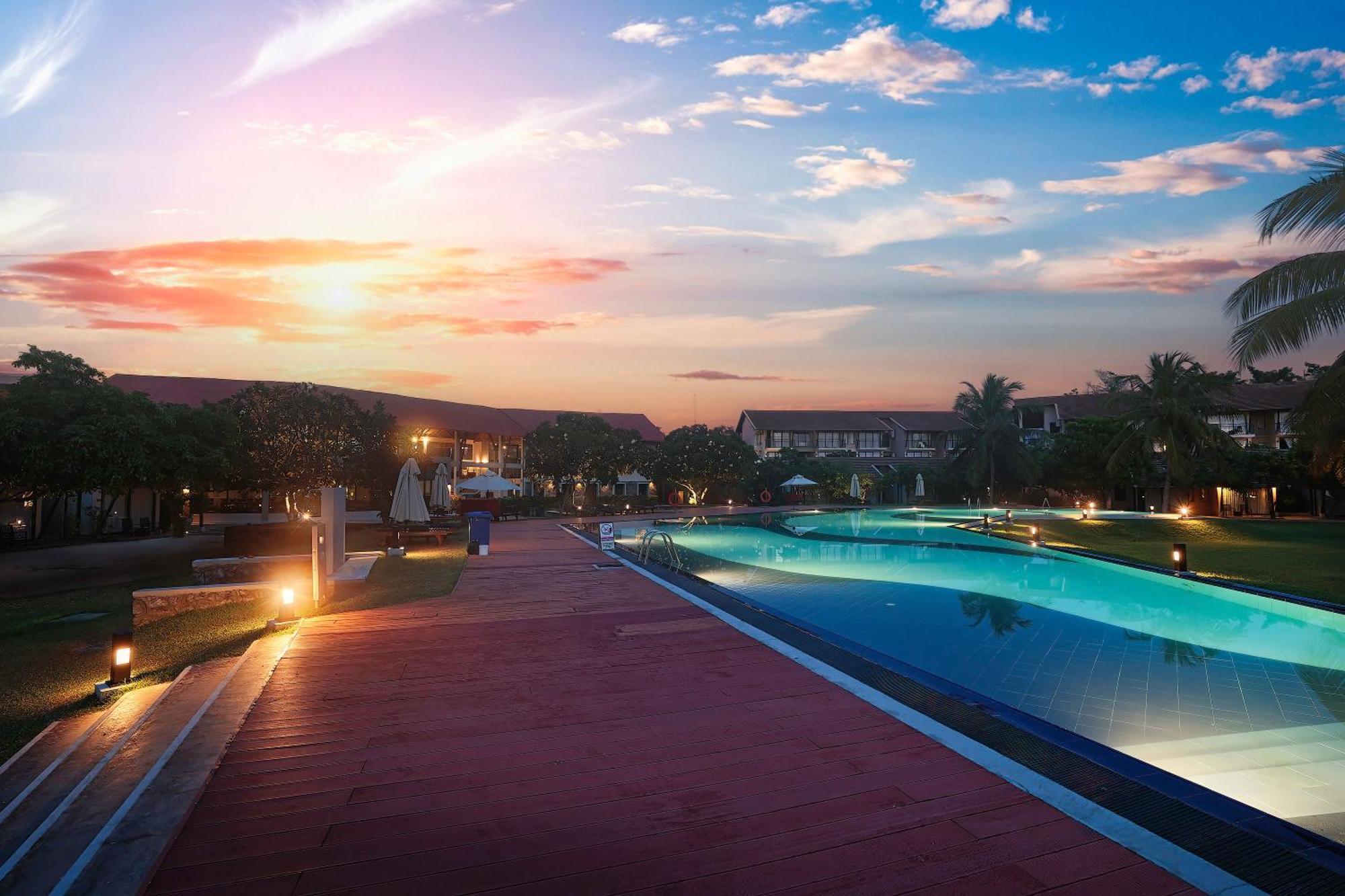 The Calm Resort & Spa Passikudah Exteriör bild